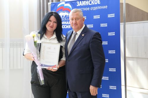 Муниципальным служащим Заинского района вручили награды в честь профессионального праздника