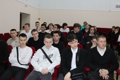 Контракт вместо призыва: студентам Заинска рассказали о службе в войсках БПЛА