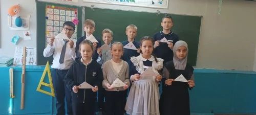 Ученики школы №5 написали письма солдатам перед Днем Победы