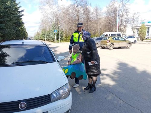 В Заинске прошла акция по безопасности дорожного движения с участием дошкольников