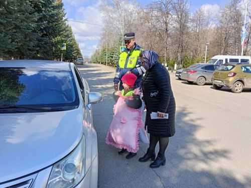 В Заинске прошла акция по безопасности дорожного движения с участием дошкольников