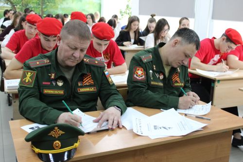 «Диктант Победы» в Заинске: ветераны спецоперации и школьники проверили знания истории