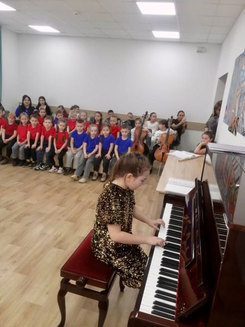 Воспитанники музыкальной школы Заинска подарили праздник дошколятам из «Теремка