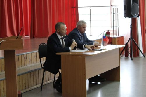 Депутат Госсовета РТ Ринат Фазылов наградил заинских волонтеров и встретился с учащимися школы № 6