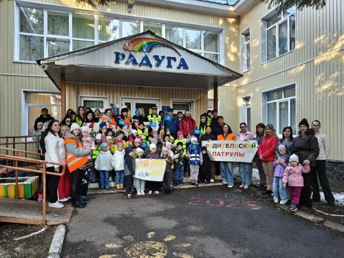 В Заинском детском саду «Радуга» родительский патруль вместе с Госавтоинспекцией и ЮПИД проверили знание ПДД у взрослых