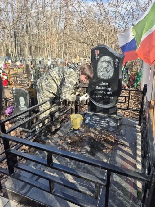В Заинске поисковики отряда «Гвардия» привели в порядок воинские захоронения