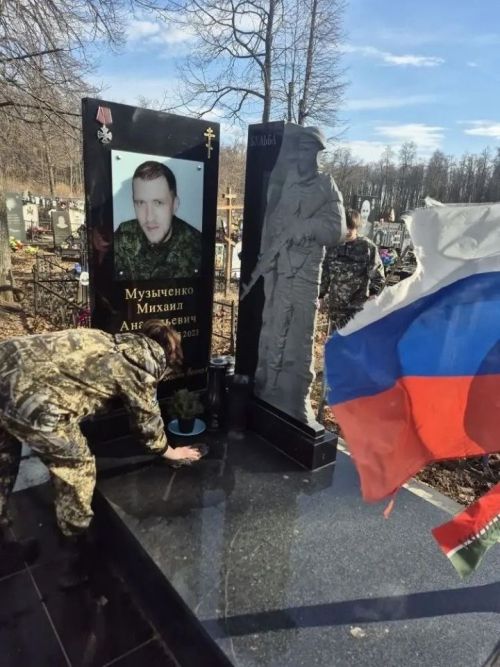 В Заинске поисковики отряда «Гвардия» привели в порядок воинские захоронения