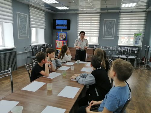 В Заинске детям показали фильм о посадке космического корабля в их районе
