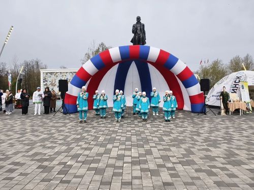 В Заинске с песнями и саженцами прошла последняя ярмарка сезона