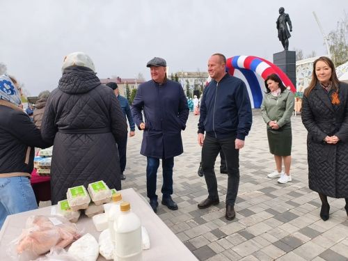 В Заинске с песнями и саженцами прошла последняя ярмарка сезона