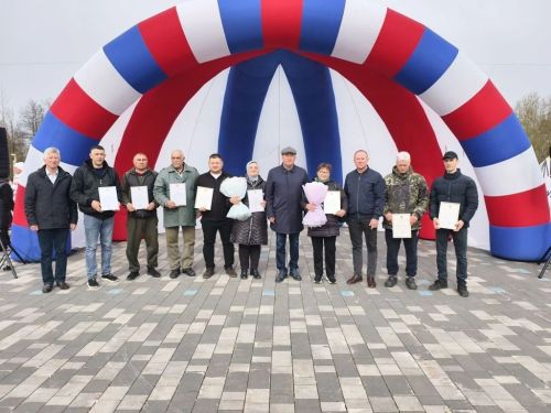 В Заинске с песнями и саженцами прошла последняя ярмарка сезона