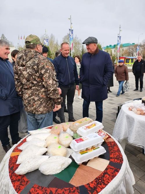 В Заинске с песнями и саженцами прошла последняя ярмарка сезона