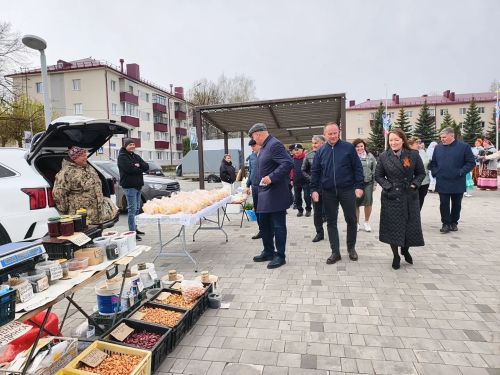 В Заинске с песнями и саженцами прошла последняя ярмарка сезона