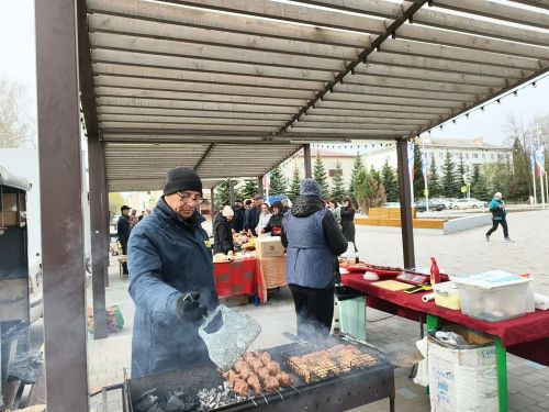 В Заинске с песнями и саженцами прошла последняя ярмарка сезона