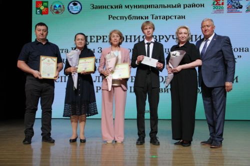 Сразу две школьницы стали лучшими ученицами Заинского района в этом учебном году