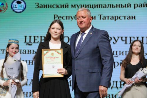 Сразу две школьницы стали лучшими ученицами Заинского района в этом учебном году