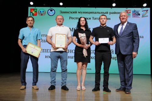 Сразу две школьницы стали лучшими ученицами Заинского района в этом учебном году