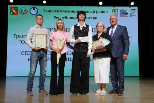 Сразу две школьницы стали лучшими ученицами Заинского района в этом учебном году