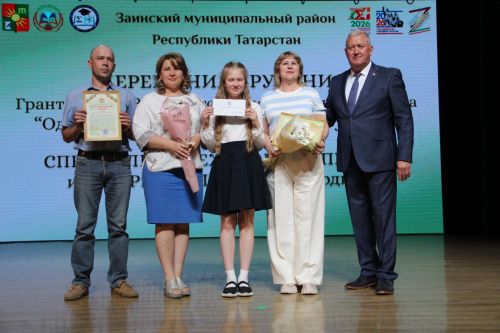 Сразу две школьницы стали лучшими ученицами Заинского района в этом учебном году