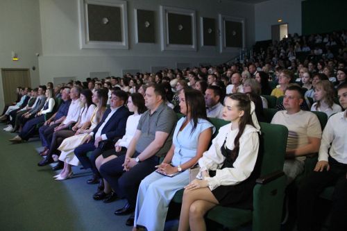 Сразу две школьницы стали лучшими ученицами Заинского района в этом учебном году
