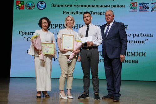 Сразу две школьницы стали лучшими ученицами Заинского района в этом учебном году