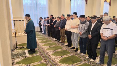 В мечетях Заинска совершили праздничный намаз по случаю Курбан-байрама
