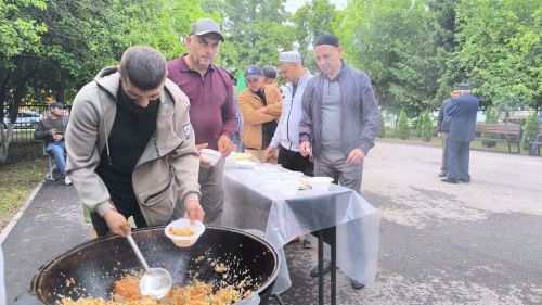 В мечетях Заинска совершили праздничный намаз по случаю Курбан-байрама