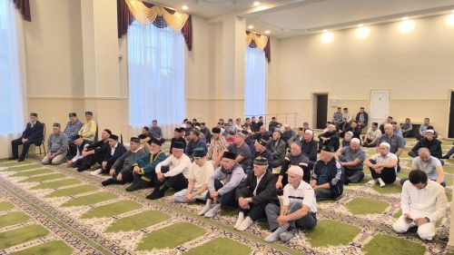 В мечетях Заинска совершили праздничный намаз по случаю Курбан-байрама
