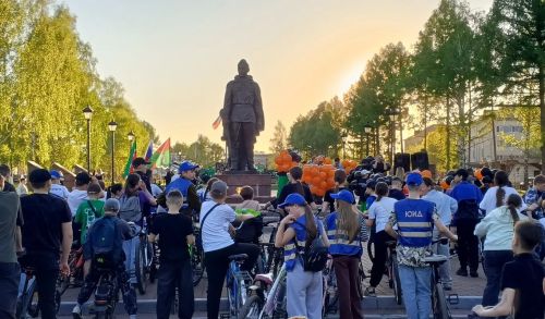 Сотни заинцев проехали на велосипедах по городу в честь 81-й годовщины Победы