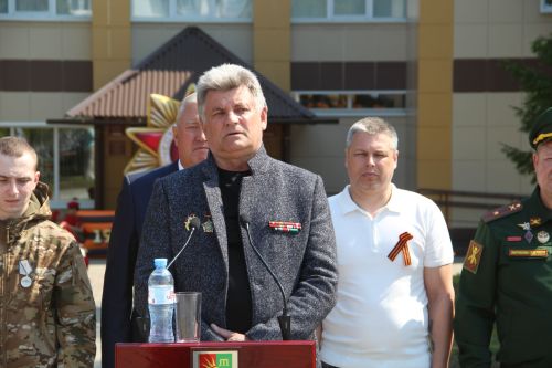 В микрорайоне Мирный Заинска открылся памятник Защитникам Отечества