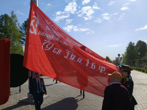 В Заинске подняли Знамя Победы