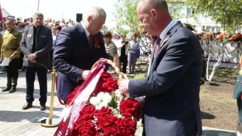В микрорайоне Мирный торжественно открыли памятник Защитникам Отечества