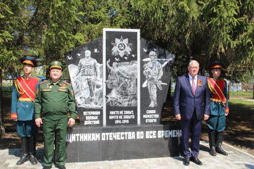 В микрорайоне Мирный Заинска открылся памятник Защитникам Отечества