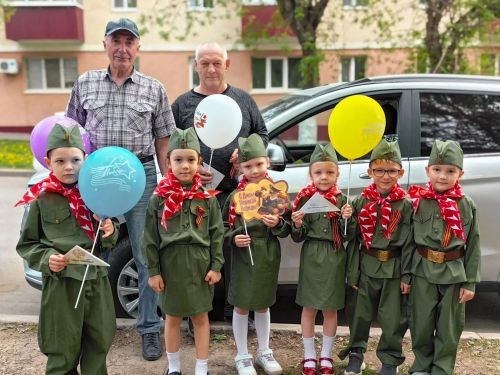 В Заинске дошкольники провели патриотическую акцию «Фронтовое письмо водителю»