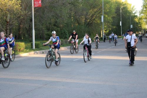 Сотни заинцев проехали на велосипедах по городу в честь 81-й годовщины Победы