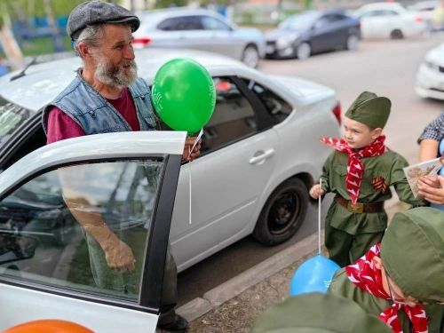В Заинске дошкольники провели патриотическую акцию «Фронтовое письмо водителю»