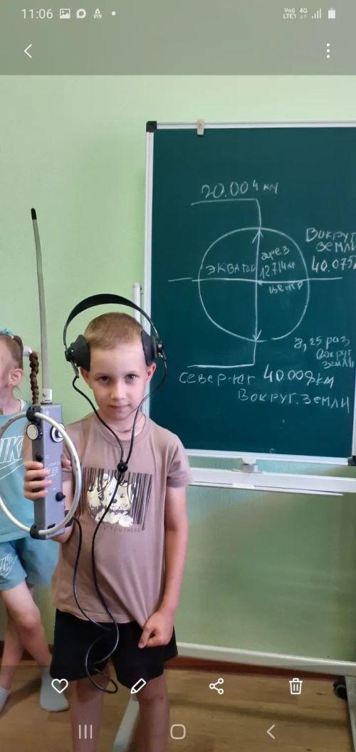«Полет» на каникулах: как юные заинцы учились ловить радиоволны и искать маячки с закрытыми глазами