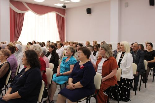 В Заинске соцработникам вручили награды в честь профессионального праздника