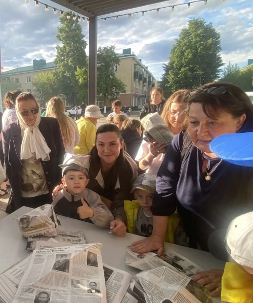 В Заинске дети сделали панамы и кепки из газет