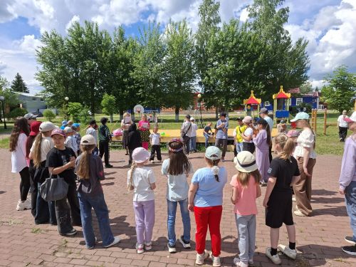 В Мирном прошёл яркий праздник «Здравствуй, лето!» в честь Дня защиты детей