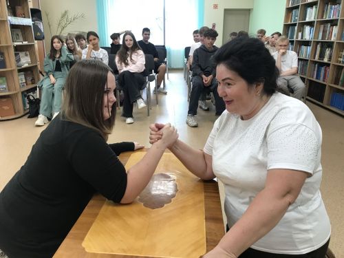 Праздничная развлекательная программа «Эх, молодость!»: К Дню молодёжи в России