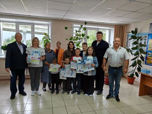 Юные художники Заинска награждены за лучшие рисунки о безопасности на дорогах