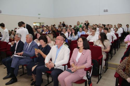 «Ваша энергия нужна здесь»: в Заинске проводили во взрослую жизнь 141 выпускника политехнического колледжа