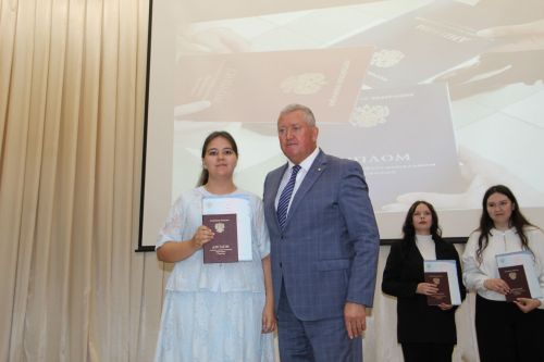 «Ваша энергия нужна здесь»: в Заинске проводили во взрослую жизнь 141 выпускника политехнического колледжа