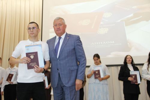 «Ваша энергия нужна здесь»: в Заинске проводили во взрослую жизнь 141 выпускника политехнического колледжа