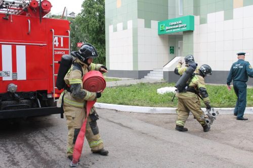 В Заинской ЦРБ эвакуировали более 100 человек во время масштабных пожарно-тактических учений