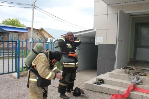В Заинской ЦРБ эвакуировали более 100 человек во время масштабных пожарно-тактических учений