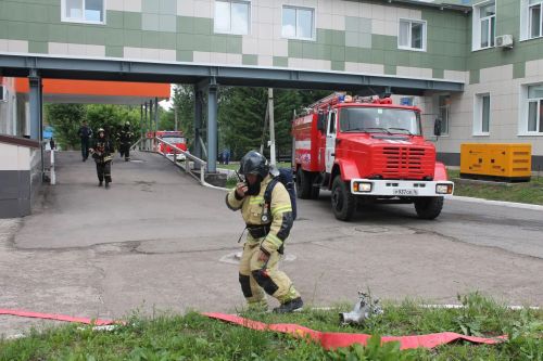 В Заинской ЦРБ эвакуировали более 100 человек во время масштабных пожарно-тактических учений