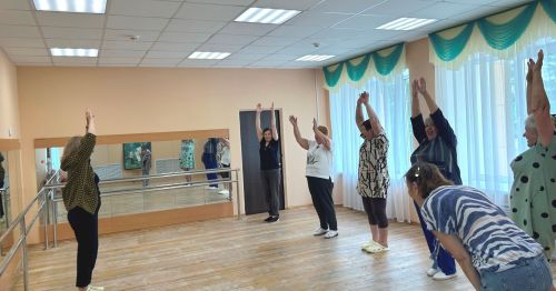 Творческие работники ГДК Мирного провели фитнес-час «Здоровое поколение» 15 июля