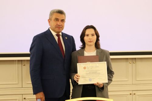 Заинская выпускница Азалия Галимова встретилась с министром образования и науки РТ